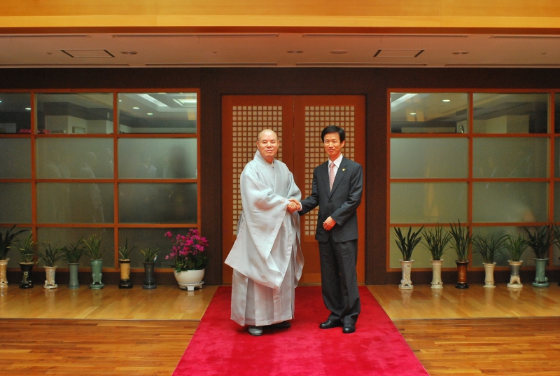 2011.06.30_이돈구 산림청장 예방1